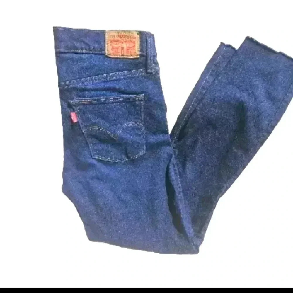 LEVI STRAUSS Women's Slimming Skinny Mid Rise Size 30 Jeans Dark Wash Raw Hem - Picture 2 of 6